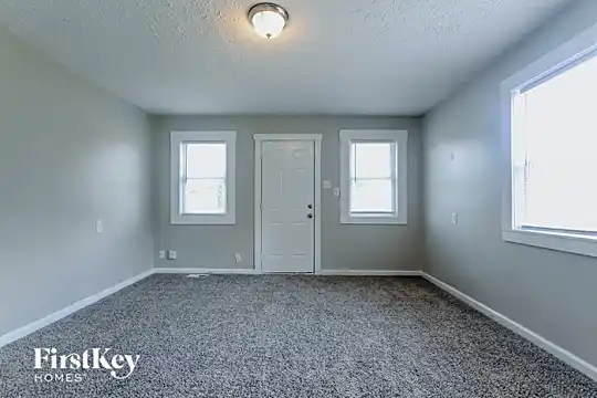 2752 South Rybolt Avenue Photo 2