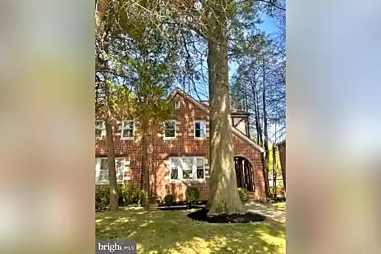 4804 Edmondson Ave Photo 2