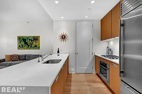 71 Nassau St Photo 2