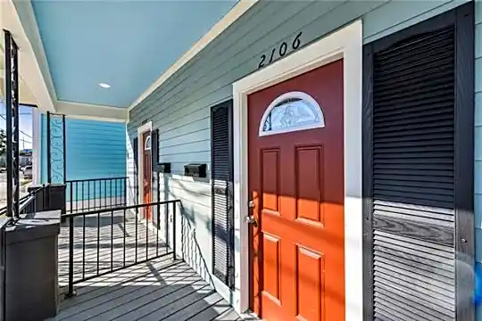 2104 Music St Photo 2