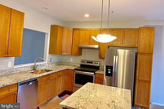111 Fieldstone Ct Photo 2