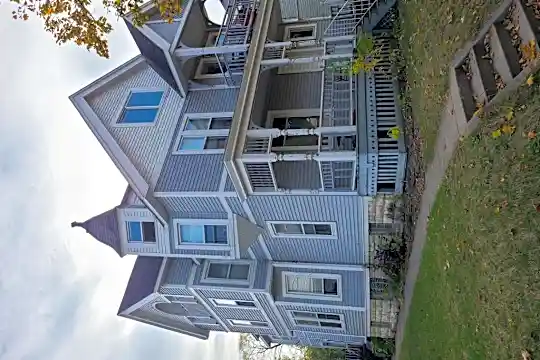 1328 State St Photo 1