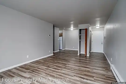 1750 Lombard Ave Photo 2
