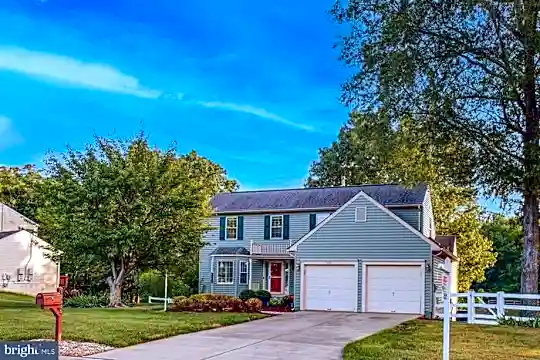 10605 Ashford Cir Photo 2