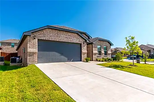 3811 Dogwood Rd Photo 2