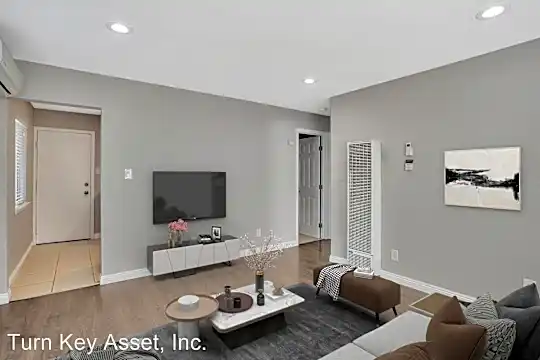 4831 Del Norte Blvd Photo 2