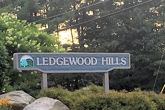 Ledgewood Hills Photo 2