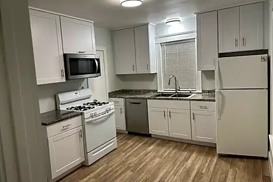 61 Woodbine St Photo 2
