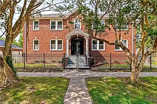 4301 Newport Ave #1 Photo 1