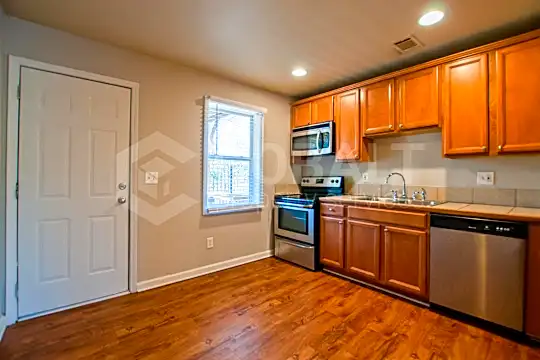2145 Bolton Rd NW Photo 2