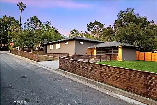 400 E Calaveras St Photo 1
