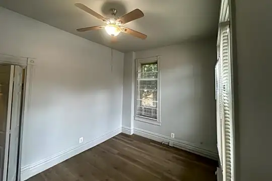 116 Center St Photo 2
