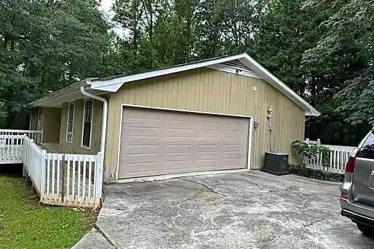 1006 Mandalay Ct SW Photo 2