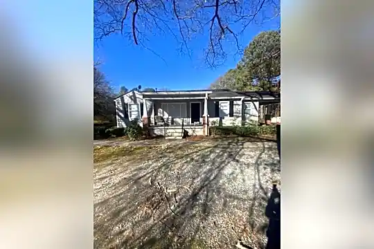 2397 Sandy Plains Rd Photo 2