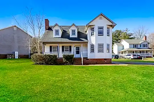 600 Creek Dr Photo 1