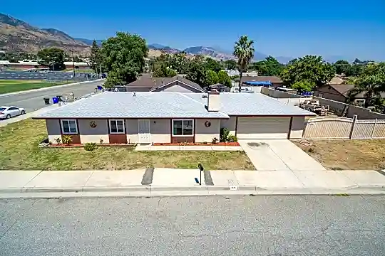 5179 N Orange Dr Photo 1