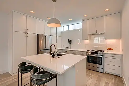 3406 E 17th St 10 Austin TX - Web Quality - 010 - 11 2nd Floor Kitchen.jpg