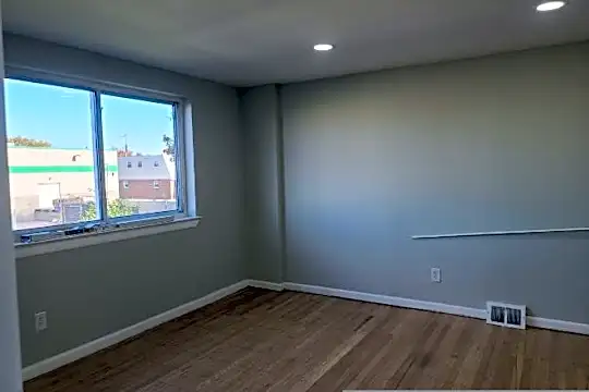 3326 Primrose Rd Photo 2