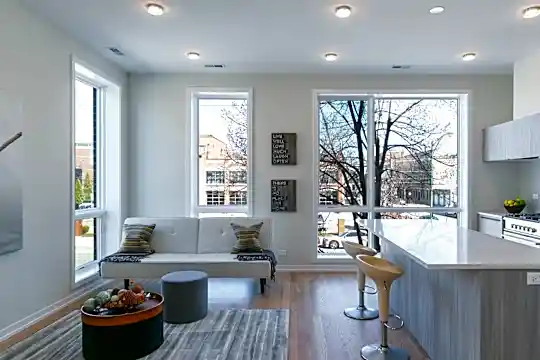 1607 W Le Moyne St #2 Photo 2