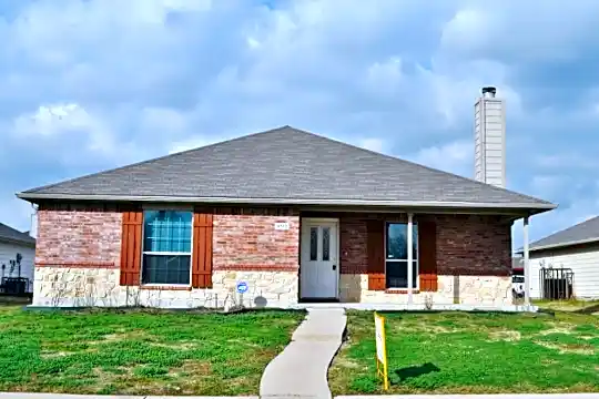 A. Front of House (1024x680).jpg