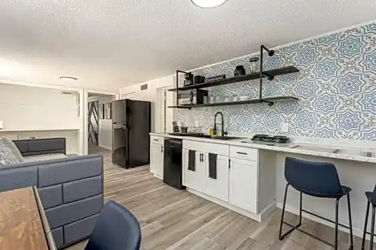 1214 N Pine Hills Rd #2 Photo 2