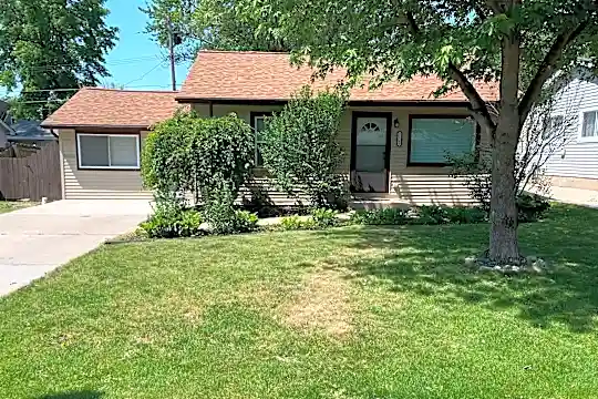 50789 Holt St Photo 1