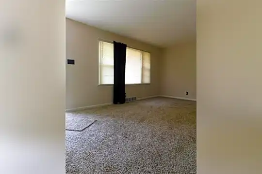 8253 Frost Ave Photo 2