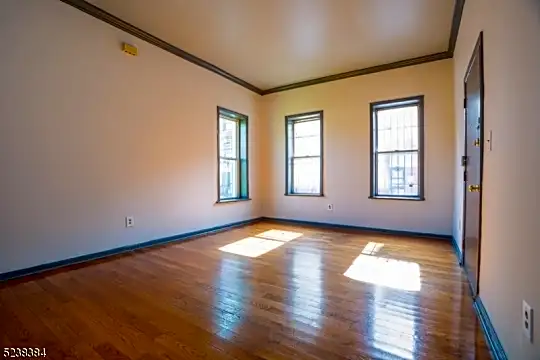 33 Burnet St Photo 2