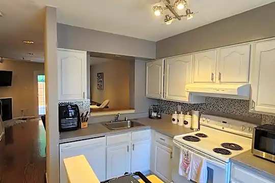 2815 Lee Landing Ct Photo 2