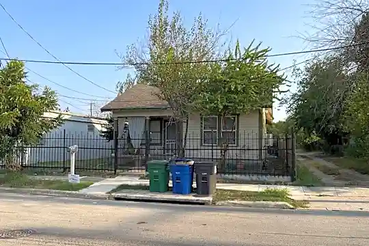 1418 Burnet St Photo 1