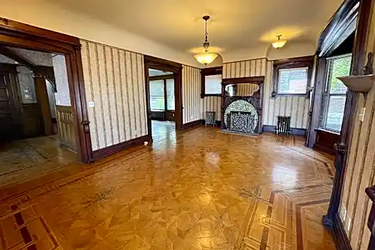 258 W Market St Photo 2