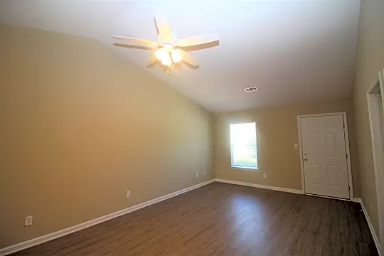 313 Greendale Pl Photo 2