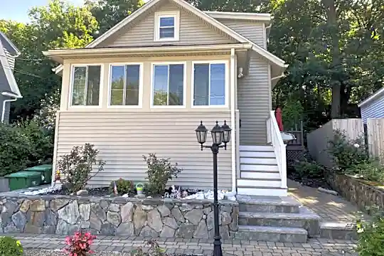 137 Fern Rd Photo 2