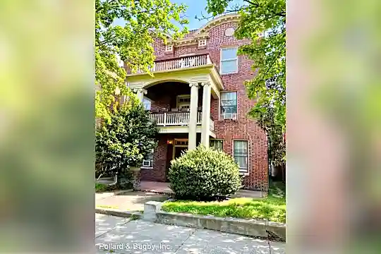 2710 W Grace St Photo 2