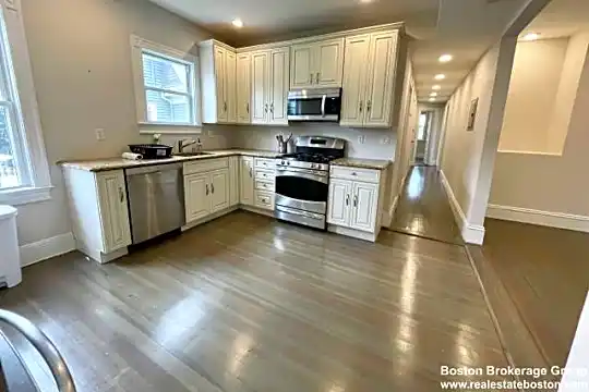 211 E Cottage St Photo 1