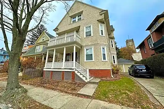 92 University Ave #1 Photo 2