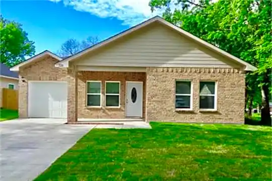 1120 Oneal St Photo 1