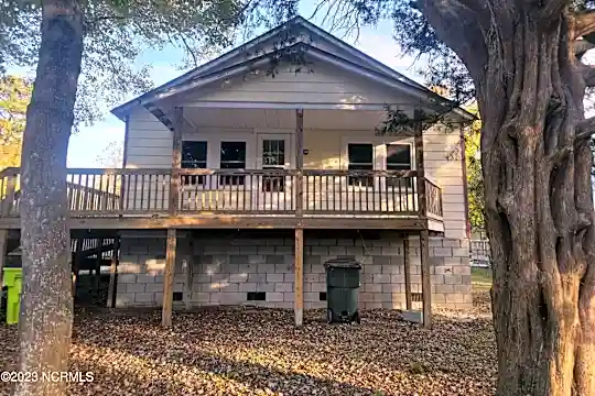 209 Ellington St Photo 2
