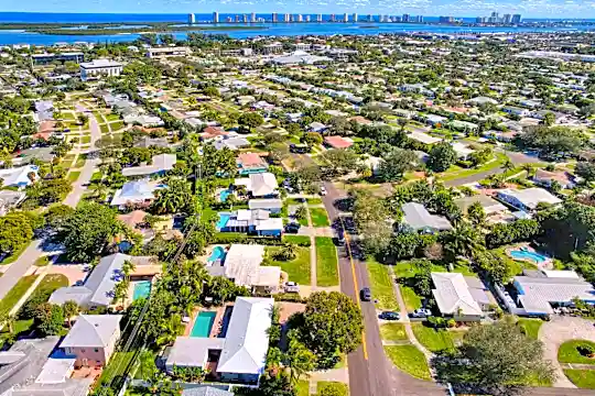 509 Lighthouse Dr Photo 1