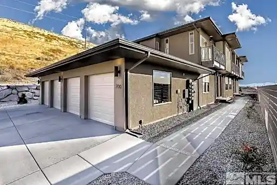 700 Bluffs Ct #101 Photo 1
