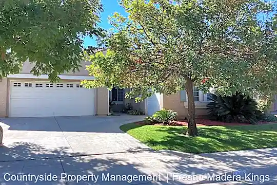 5686 E Lorena Ave Photo 1