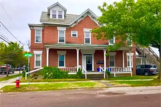 4 Loomis St Photo 1
