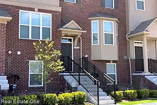 2952 Glenbar Cir Photo 2