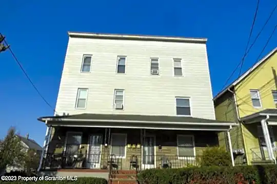 1444 Bryn Mawr St Photo 1