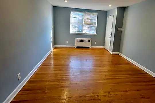 307 E Clarkson Ave #1ST Photo 2
