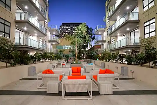 Ten Ten Glendale Photo 1