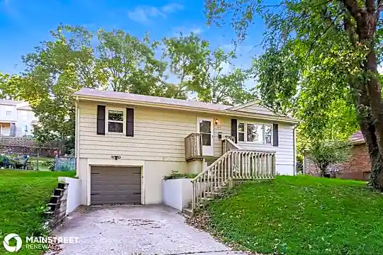 215 Maple St Photo 1