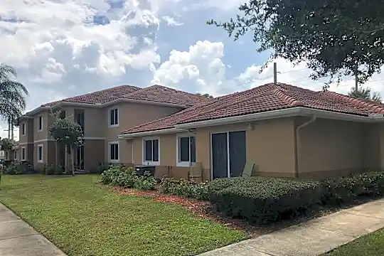 Pelican Isles Apartments Photo 1