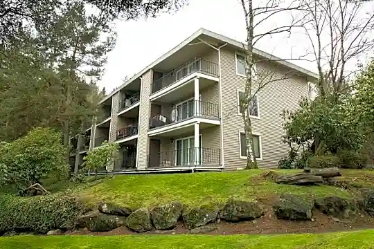 Hillcrest Apartments (Tukwila) Photo 1