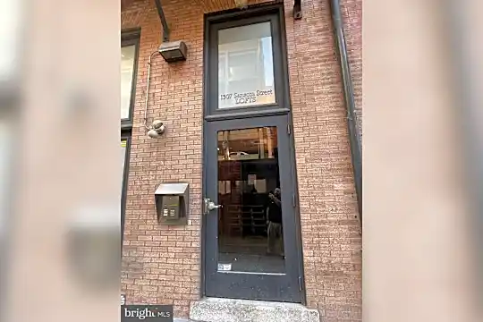 112 S 13th St #5 Photo 2